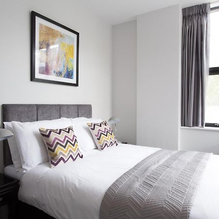 Cotels At 7Zero1 Serviced Apartments - Modern Apartments, Superfast Broadband, Free Parking, Centrally Located Милтън Кейнс Екстериор снимка