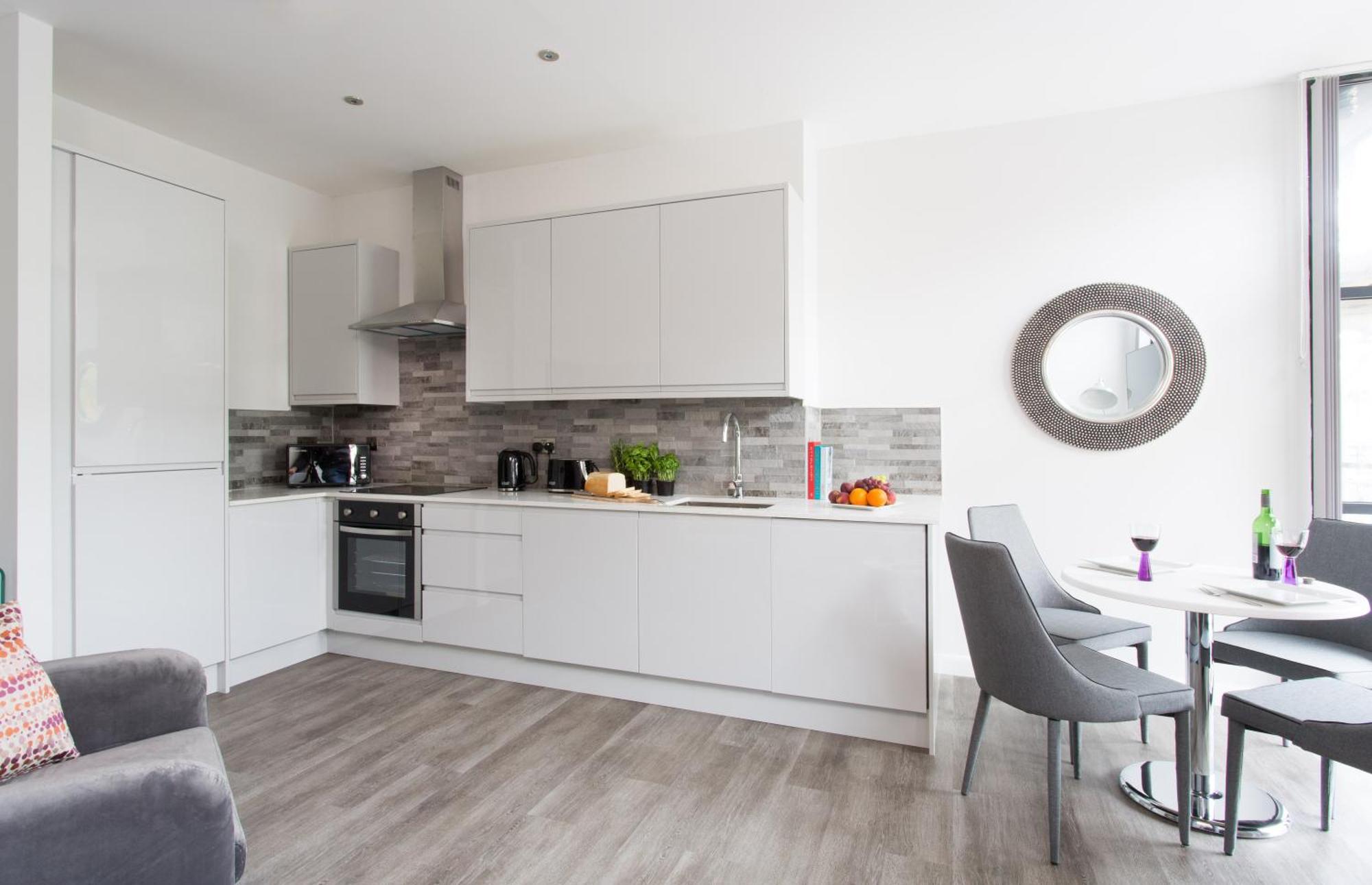 Cotels At 7Zero1 Serviced Apartments - Modern Apartments, Superfast Broadband, Free Parking, Centrally Located Милтън Кейнс Екстериор снимка