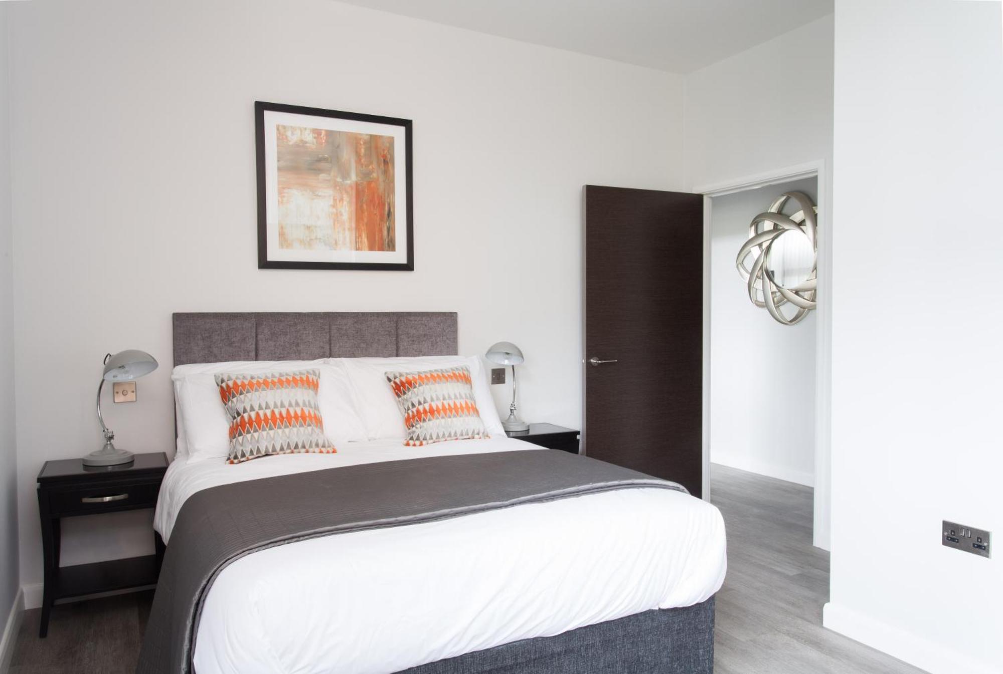 Cotels At 7Zero1 Serviced Apartments - Modern Apartments, Superfast Broadband, Free Parking, Centrally Located Милтън Кейнс Екстериор снимка