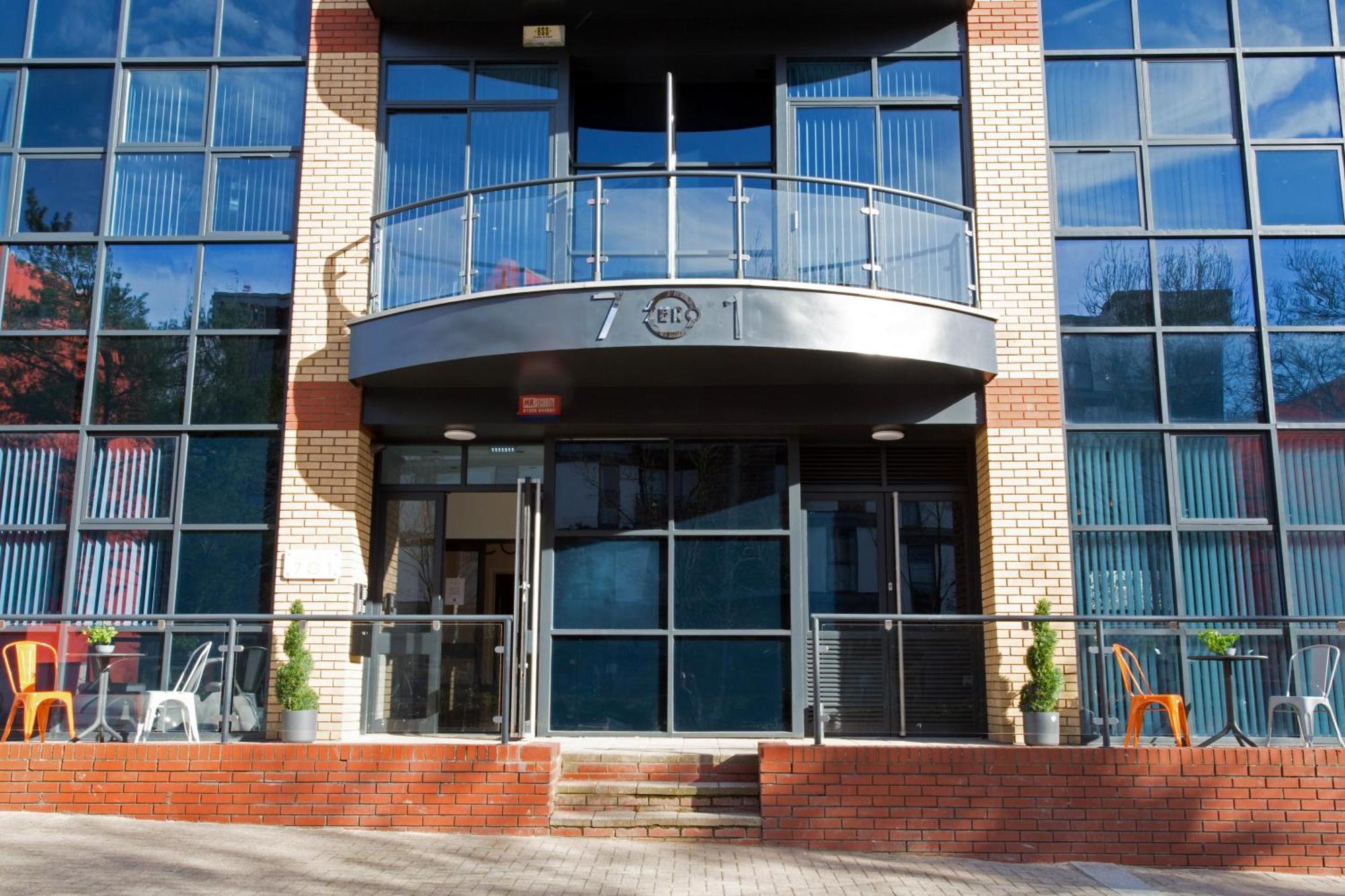 Cotels At 7Zero1 Serviced Apartments - Modern Apartments, Superfast Broadband, Free Parking, Centrally Located Милтън Кейнс Екстериор снимка