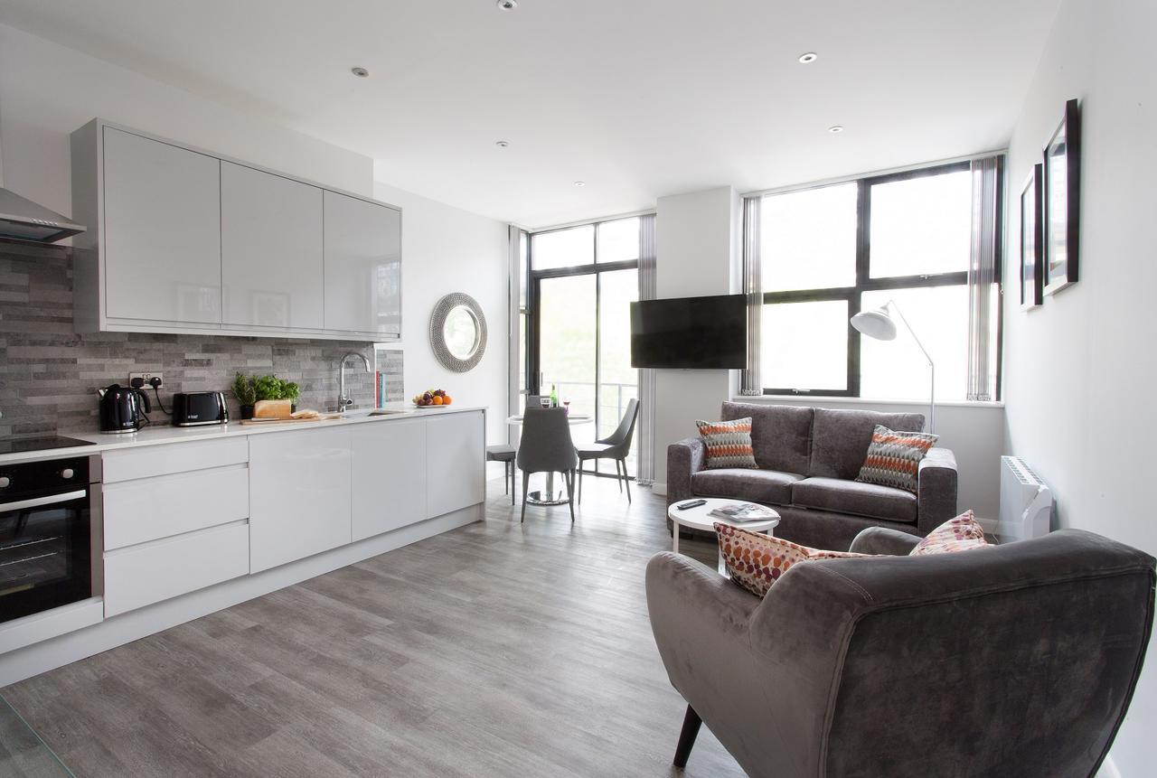 Cotels At 7Zero1 Serviced Apartments - Modern Apartments, Superfast Broadband, Free Parking, Centrally Located Милтън Кейнс Екстериор снимка