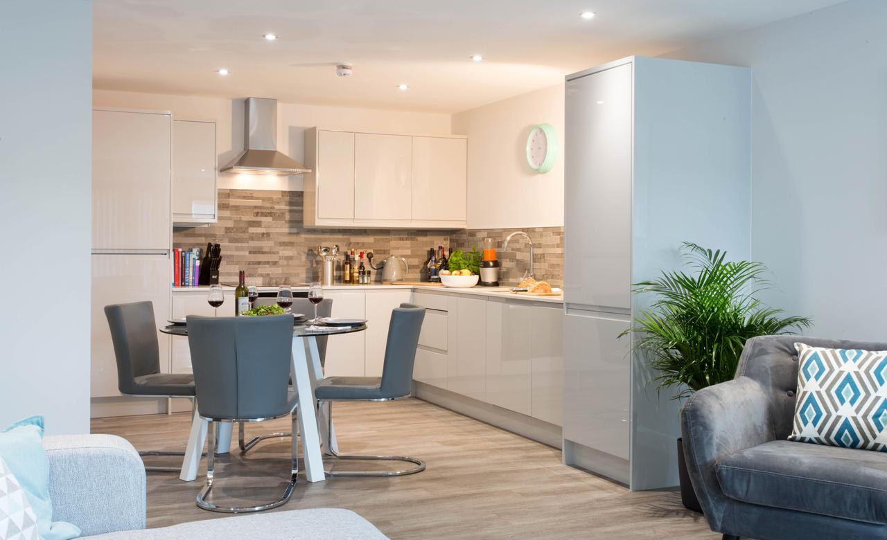 Cotels At 7Zero1 Serviced Apartments - Modern Apartments, Superfast Broadband, Free Parking, Centrally Located Милтън Кейнс Екстериор снимка